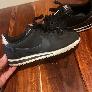 nike cortez black rose